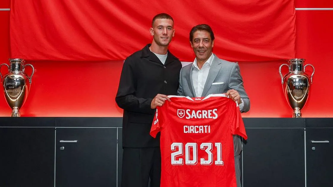 Benfica oficializa reforço para a defesa