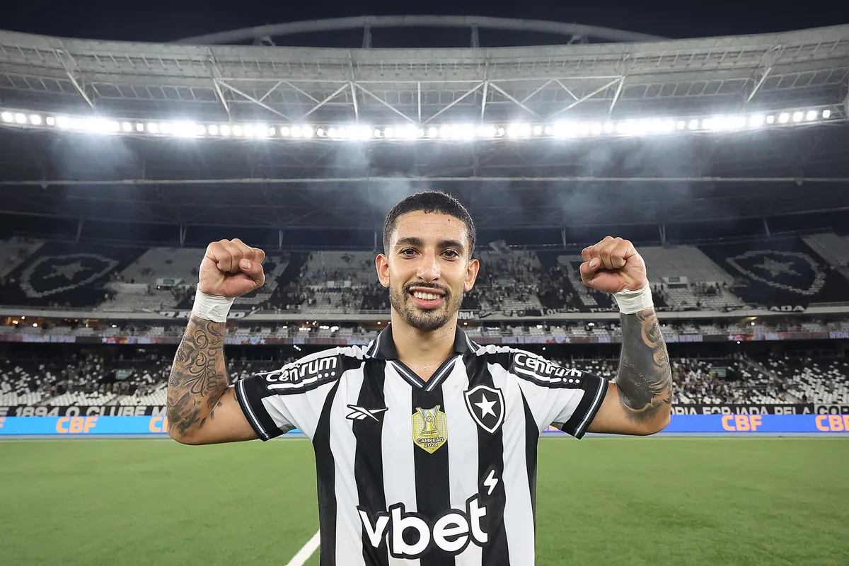 Ex-head scout do Botafogo comenta contratação de Santi: "Não era um cara para o valor que foi pago"