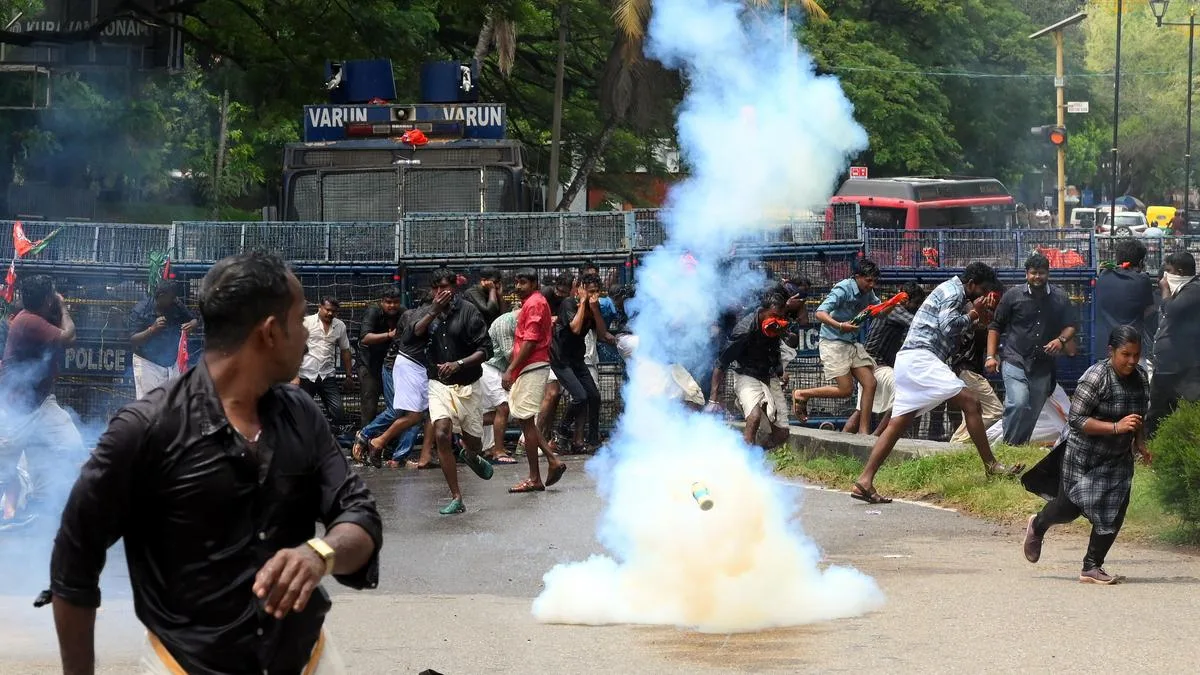BJP-Yuva Morcha march to Keralam Assembly turns violent, police use tear gas