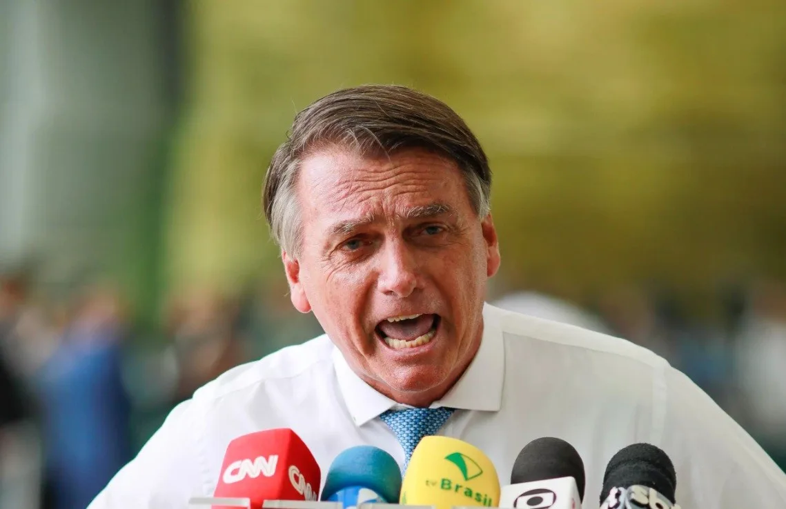 Em meio à crise do Master, vídeos de Bolsonaro criticando Alexandre de Moraes viralizam