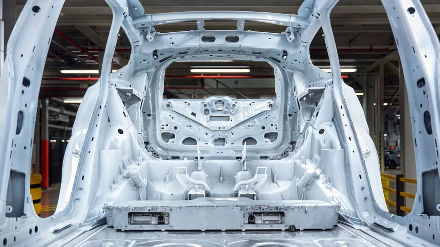 Autoindustrie: Warum Chinas Autobauer E-Autos viel günstiger produzieren als deutsche
