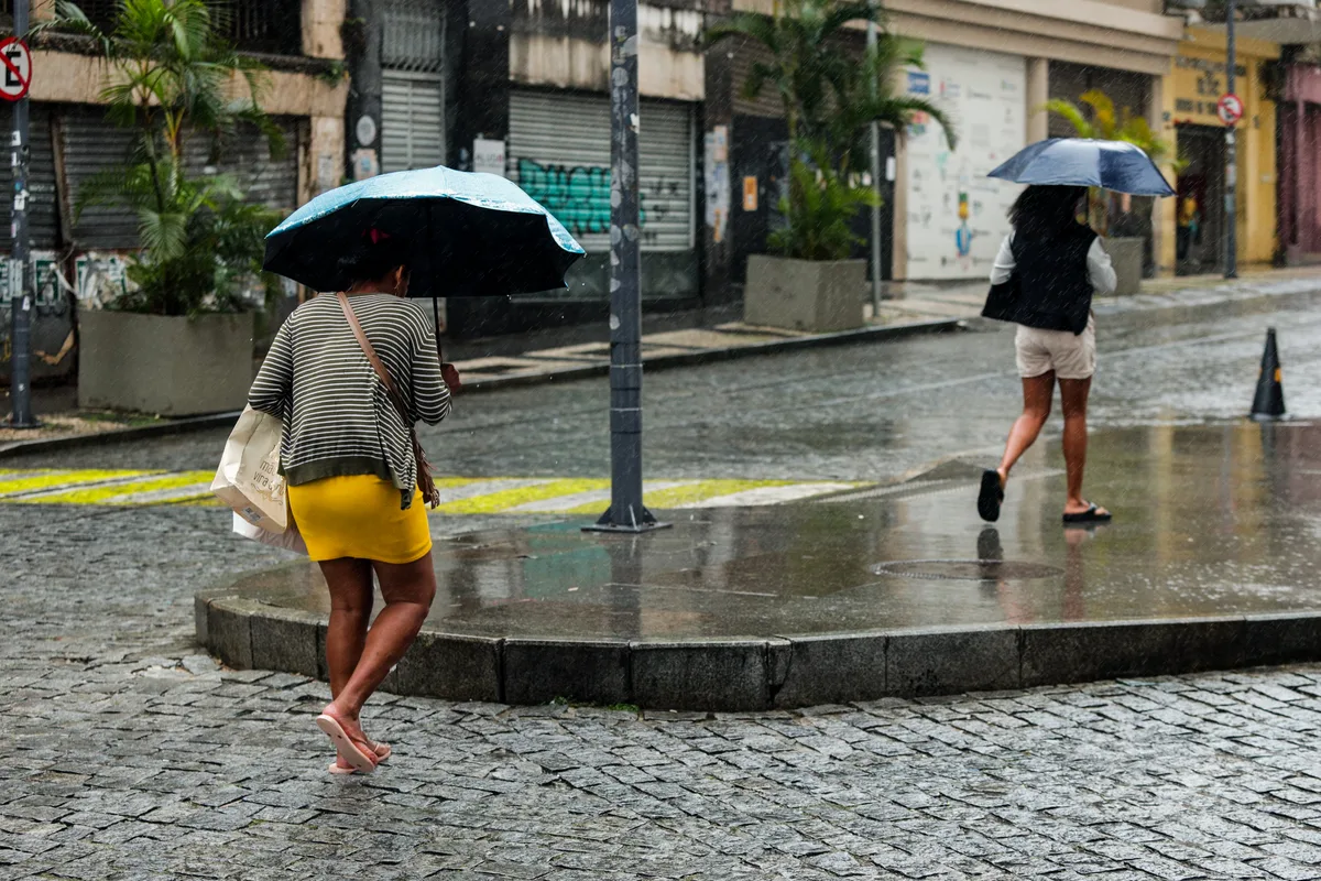 Mais de 200 cidades têm alerta de tempestade com ventos de 100 km/h