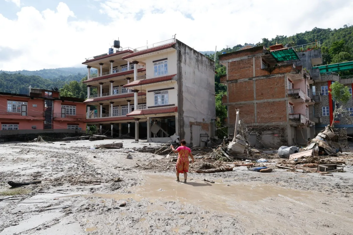 España confirma que hay cuatro españoles desparecidos tras la devastadora riada en Nepal