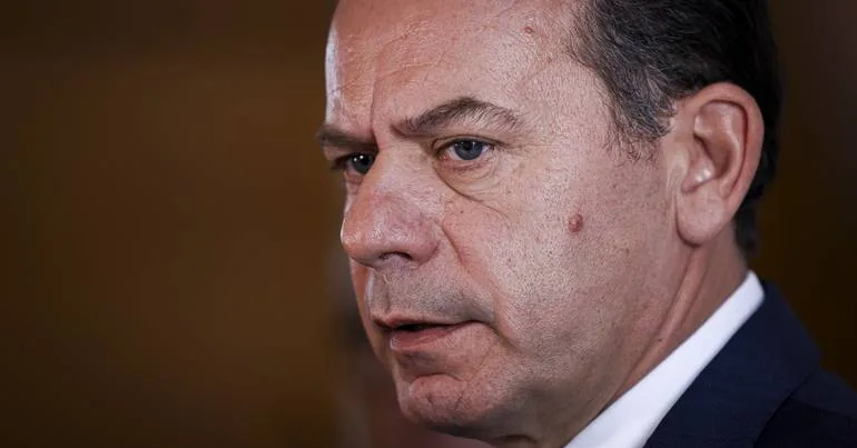 Montenegro lembra Sócrates para responder à pressão