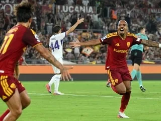 Serie A. L’AS Rome écrase la Fiorentina et marque les esprits grâce à Malen lors de la première journée
