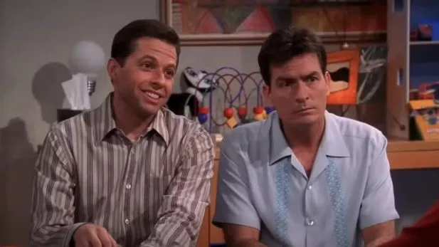 Criador revela últimos dias caóticos de Charlie Sheen em “Two and a Half Men”: “Estávamos com medo” Criador revela últimos dias caóticos de Charlie Sheen em “Two and a Half Men”: “Estávamos com medo”