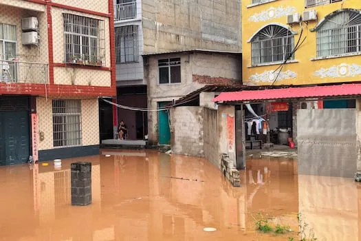 Typhoon Narra forces thousands to evacuate homes in southern China