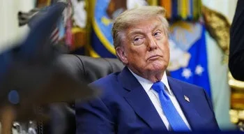 Trump ameaça bombardear Omã em caso de interferência no acordo sobre Ormuz