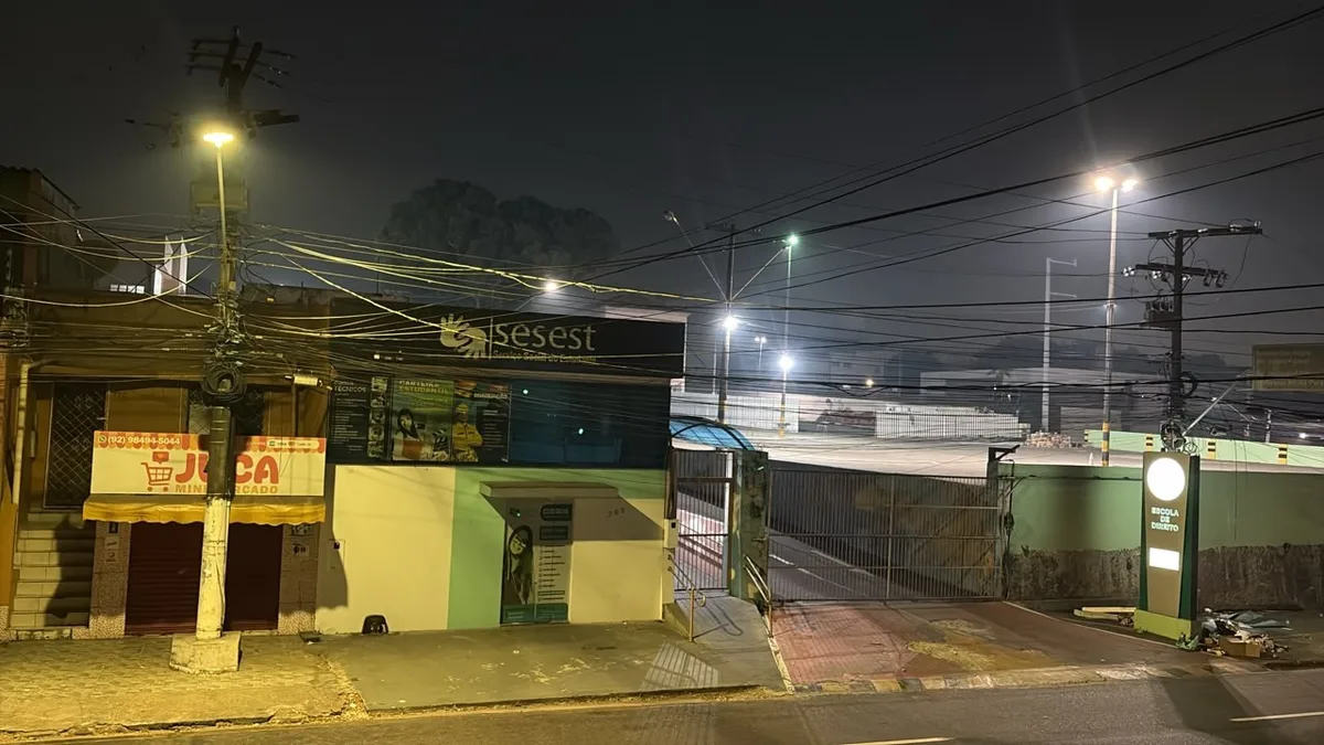 Fumaça volta a encobrir Manaus durante a madrugada; qualidade do ar chegou a nível 'péssimo'