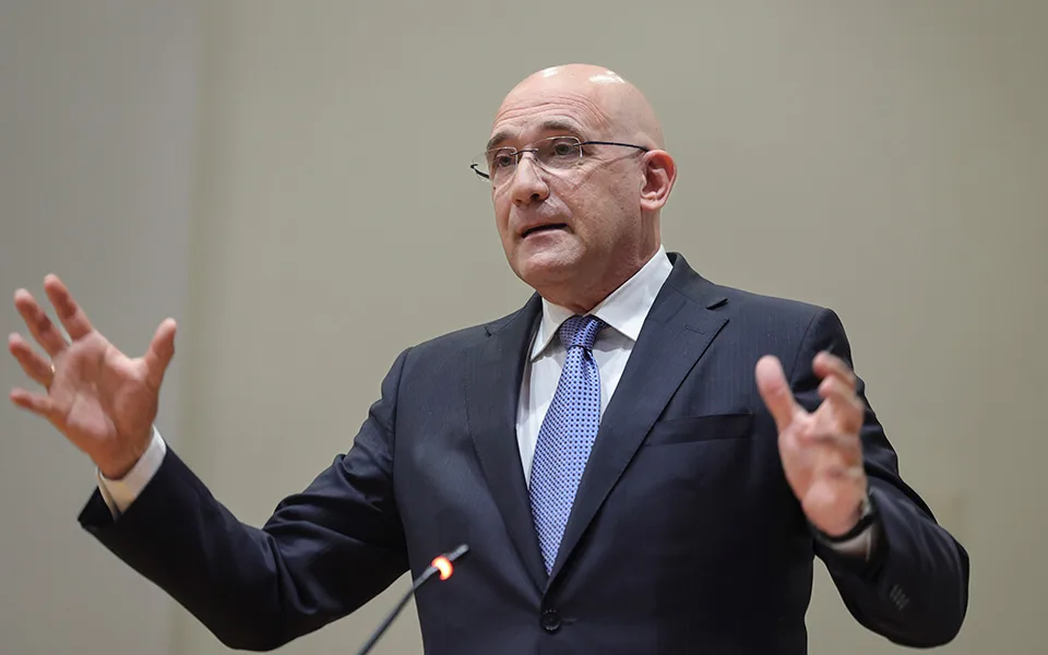 Auf wiedersehen TAP e o “executivo” que ameaça Montenegro. Veja o “Semanário” do JE