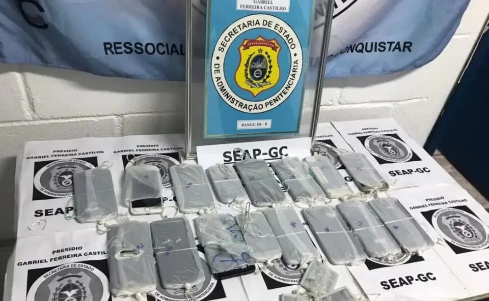 Perto do segundo turno, Governo Federal edita decreto para bloquear celulares em presídios