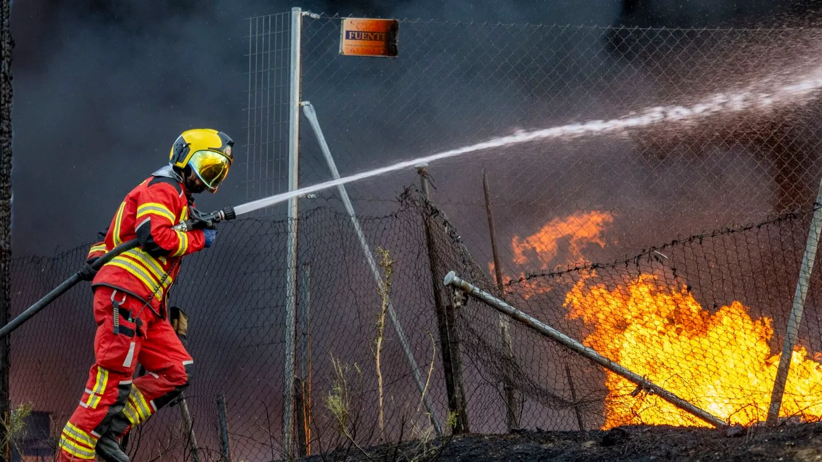 Japón mezcla sodio y calcio y consigue que el agua se convierta en gel al tocar el fuego