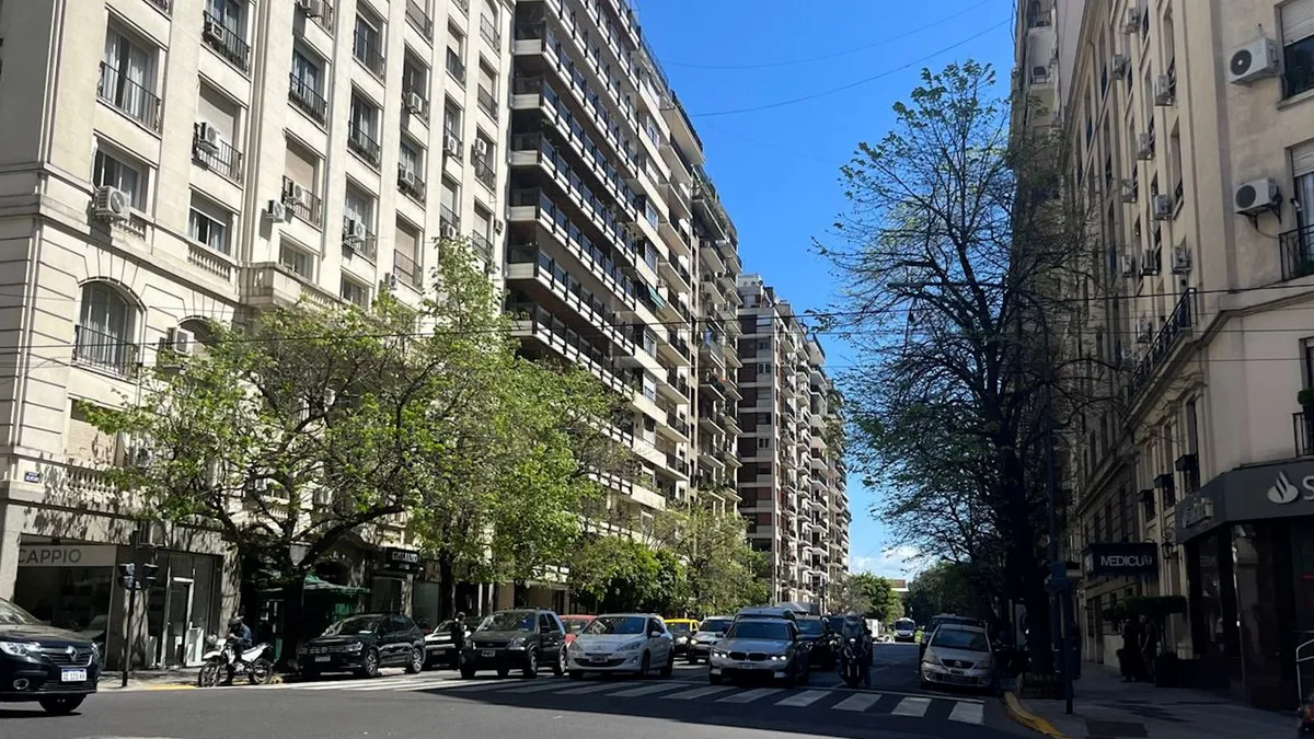 El consorcio la demandó para que demoliera un cerramiento en Recoleta, pero la Justicia la respaldó: la obra era antigua y el reclamo prescribió