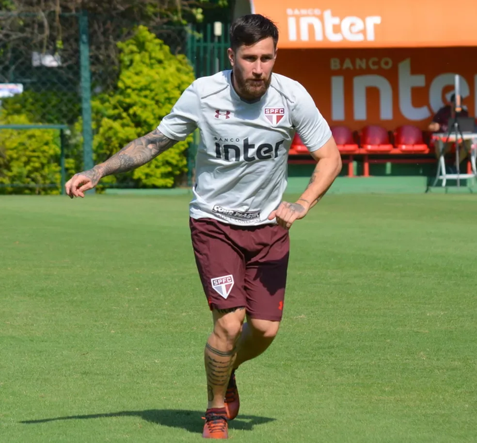 Ex-São Paulo revela dívida alta em apostas e desabafa: “Perdi tudo”