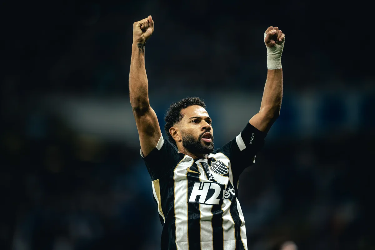 Autor de gol, Renan Lodi valoriza estratégia do Atlético-MG em empate com Cruzeiro