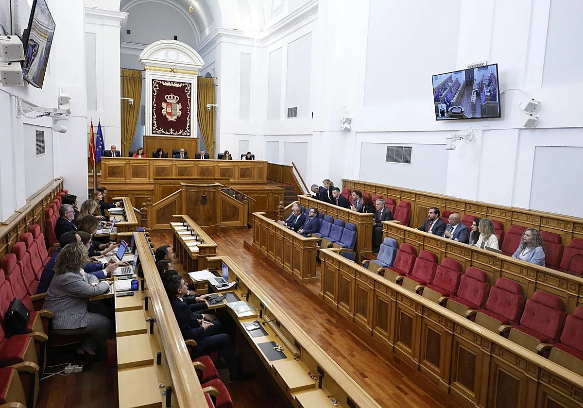 Hasta 20 propiedades, cuadros y coches clásicos: Estos son los bienes de los diputados