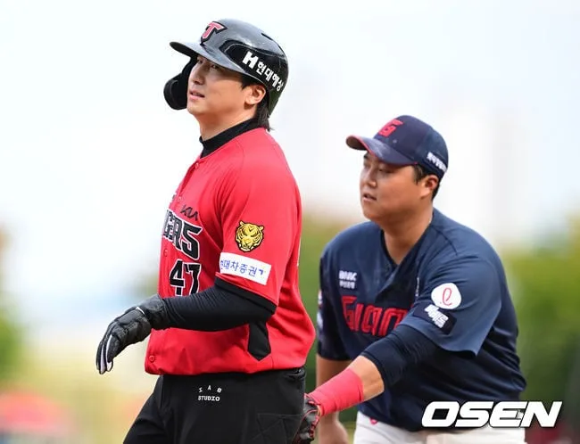 [사진]협살 걸려 아웃되는 KIA 나성범