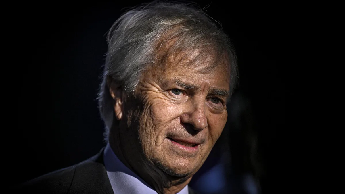 Vincent Bolloré agrandit encore son empire avec « Front Populaire », la revue du philosophe Michel Onfray