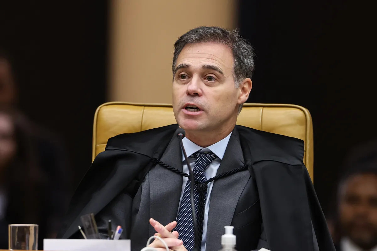 André Mendonça assume relatoria de aumento do Bolsa Família
