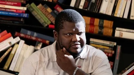 "Des erreurs inacceptables" : Thélyson Orélien reconnaît des plagiats dans les années 2010, mais conteste l'usage de l'IA dans son roman "C'était ça ou mourir"