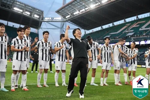 교체 1장만 쓰고 전북 잡은 FC서울 김기동 "정말 큰 승리"
