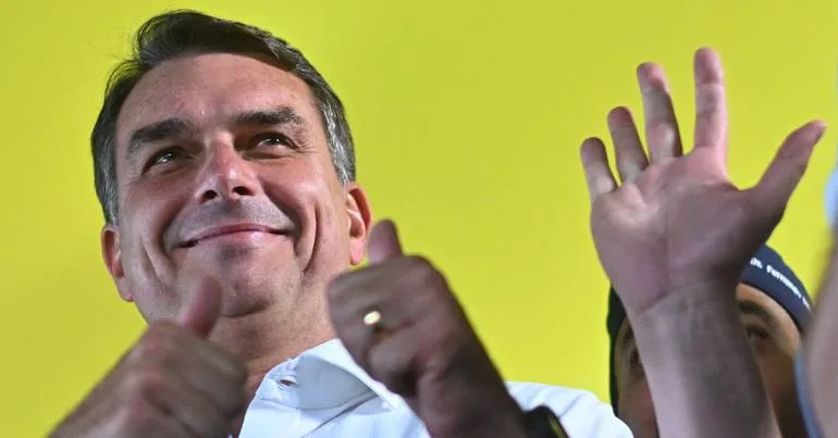 Bolsonaro tem apoio de cinco partidos e Lula recalcula rota