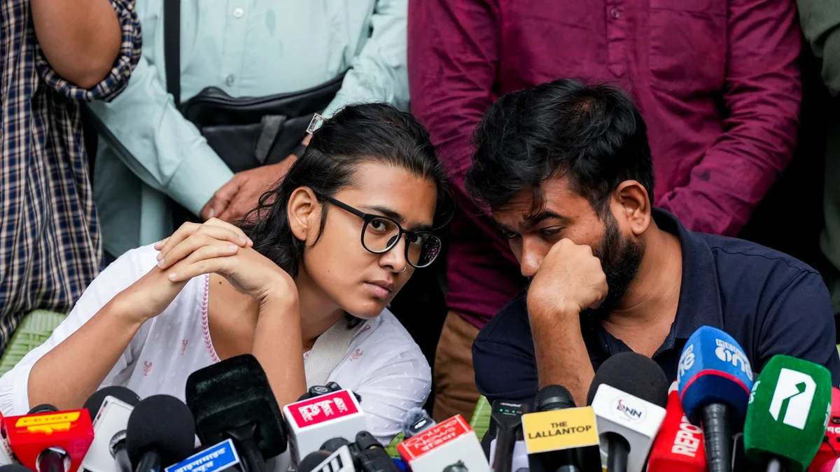 Abhijeet Dipke, Neha Bora detained by Delhi Police amid CJP's protest call