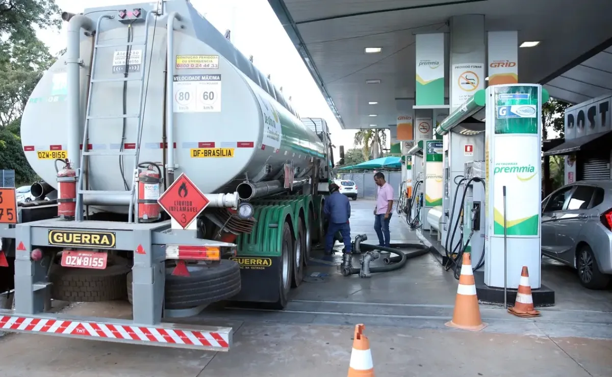 Subsídios à gasolina e ao diesel são ampliados após alta do petróleo; entenda o efeito no preço da bomba