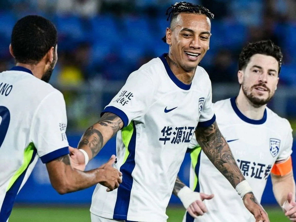 Jhonder Cadiz marca doblete en goleada de Wuhan Three Towns