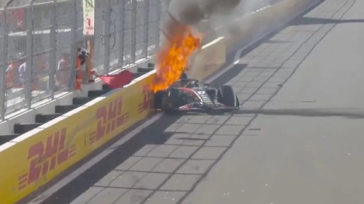 Schock-Moment - Formel-2-Auto geht komplett in Flammen auf