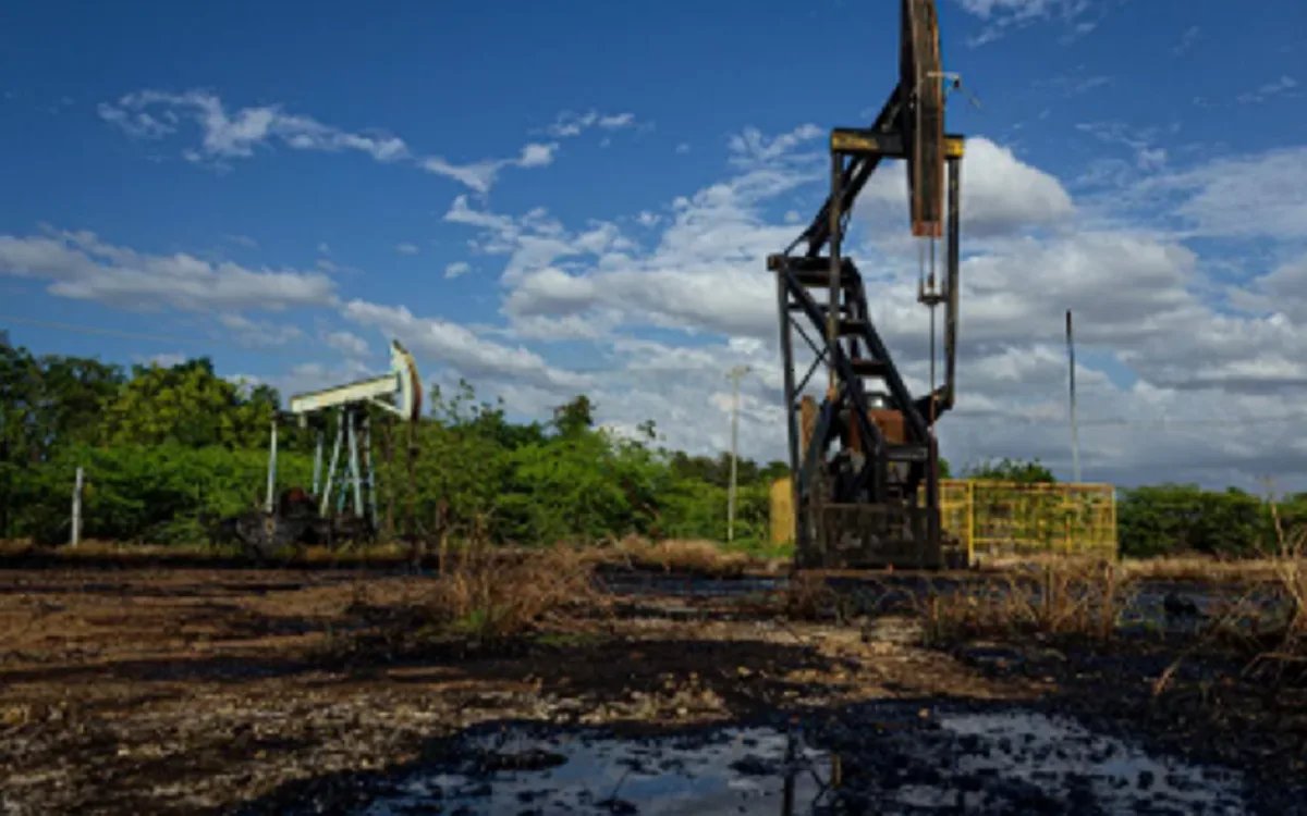 Burgum coloca a Venezuela en el nuevo mapa petrolero que impulsa Estados Unidos