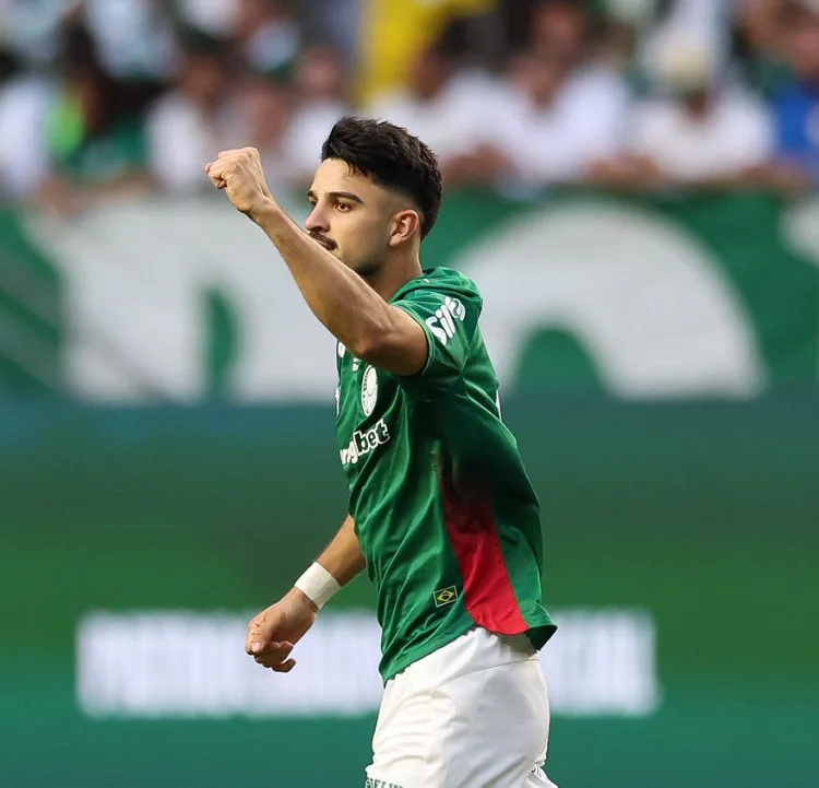 Palmeiras goleia Vasco em casa e abre seis pontos na liderança do Brasileirão