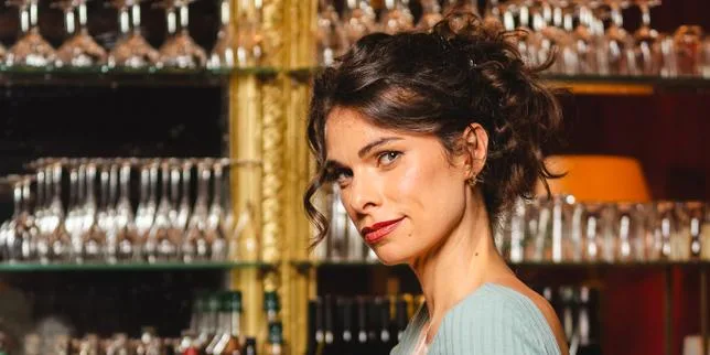 Lisa Perrio, une humoriste passée du théâtre classique à la comédie humaine