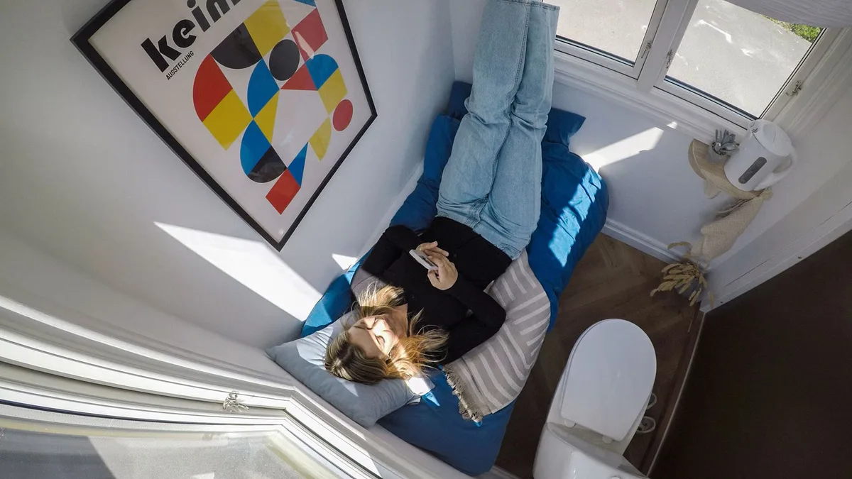 Cuarto, cocina y baño en 1,9 m²: así es la “casa propia” a la que pueden acceder los jóvenes en Suecia