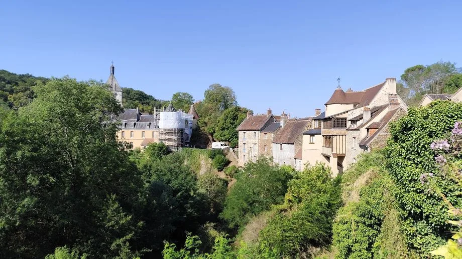 Vos vacances ICI dans le Berry : dans les ruelles de Gargilesse, au cœur de la vallée de la Creuse
