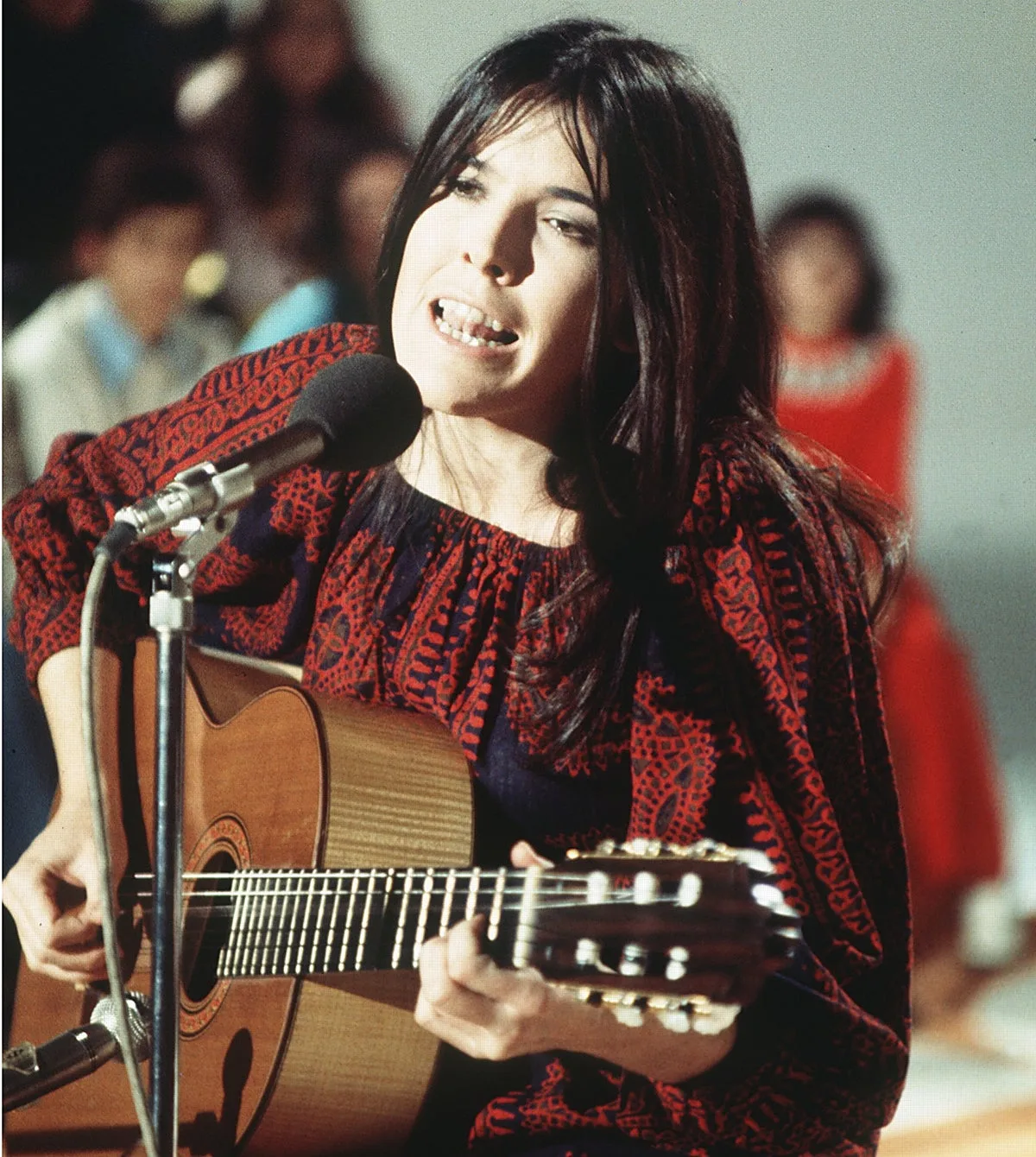 Una exótica cantautora
