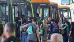 Fim da escala 6x1 é fruto de luta dos trabalhadores, não do governo, diz sociólogo