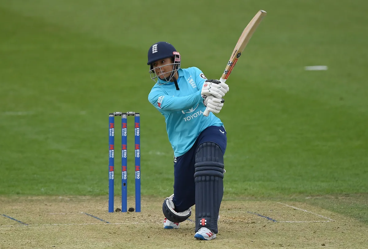 Ireland win toss, bowl in Arlene Kelly's farewell