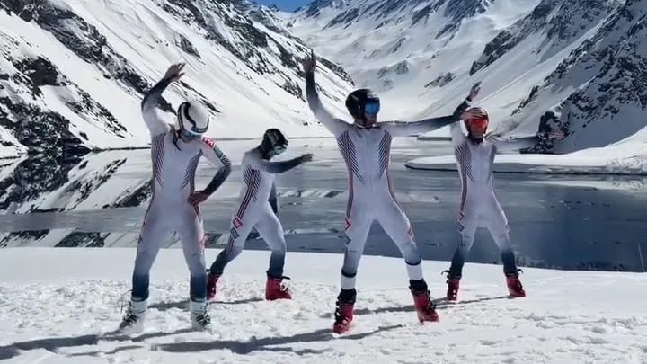 Seine Verlobte ist eine Legende - Ski-Superstar tanzt sich durch den Schnee