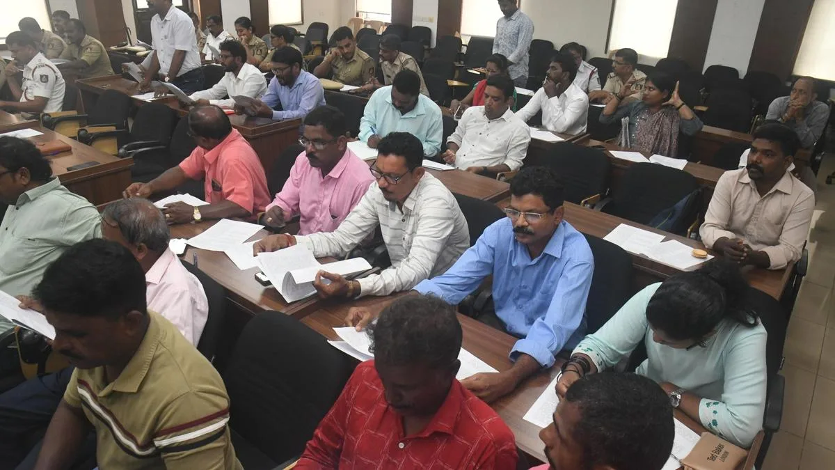 Police told to ensure equal seating for public at grievance, peace meetings