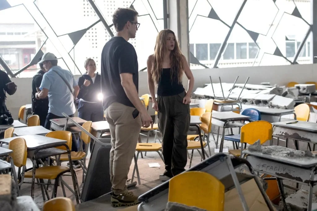 Shakira visita zonas afectadas por terremoto y se compromete a reconstruir escuelas