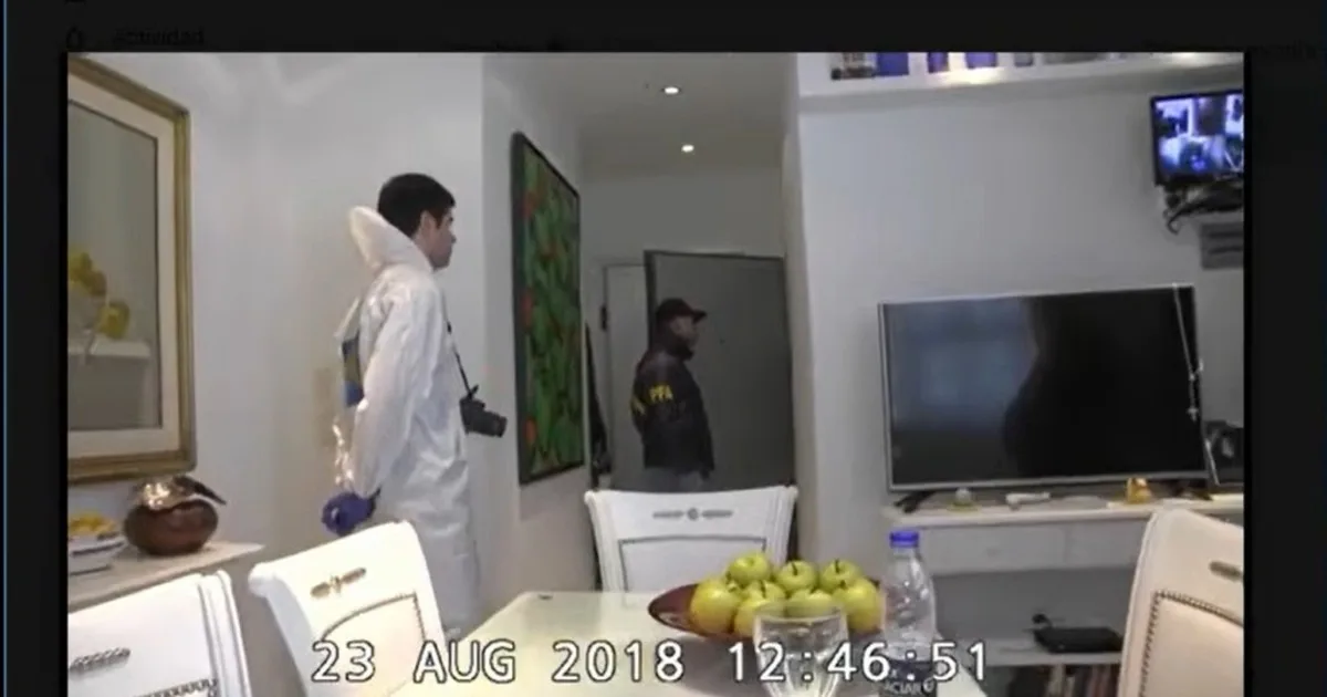 Aparece un nuevo video del allanamiento a Cristina Kirchner y del vestidor con la puerta blindada