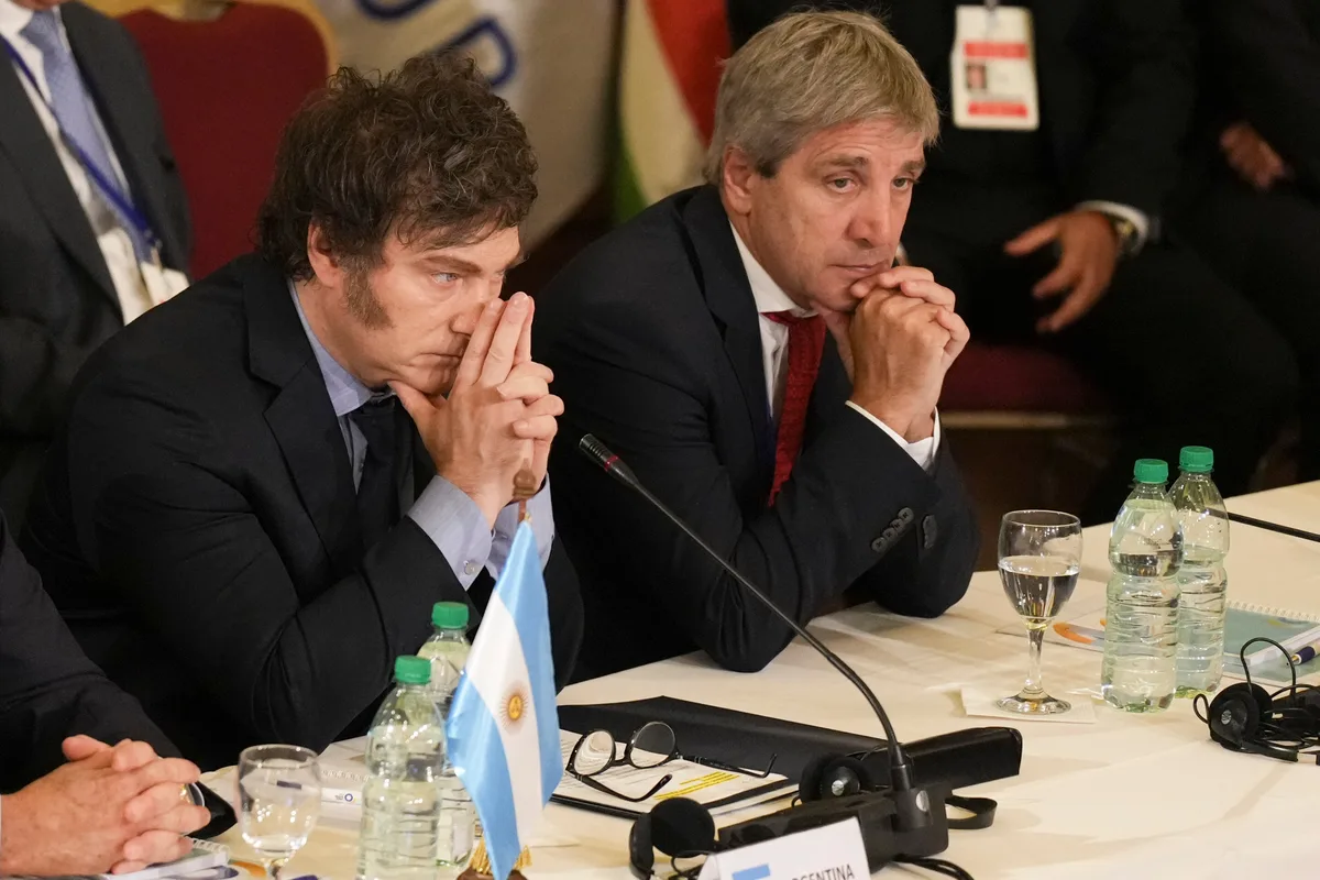Se aleja el temor a una reversión del modelo económico pero crecen las tensiones en dos frentes clave, según un informe privado