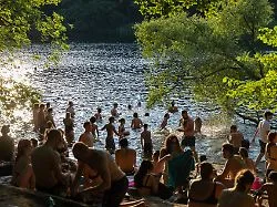 Darmprobleme und Ausschlag: Studie: Schwimmen im Badesee erhöht Risiko, zu erkranken
