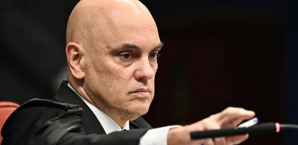 Sakamoto: Com lama até o pescoço, Moraes dobra aposta e vai para cima