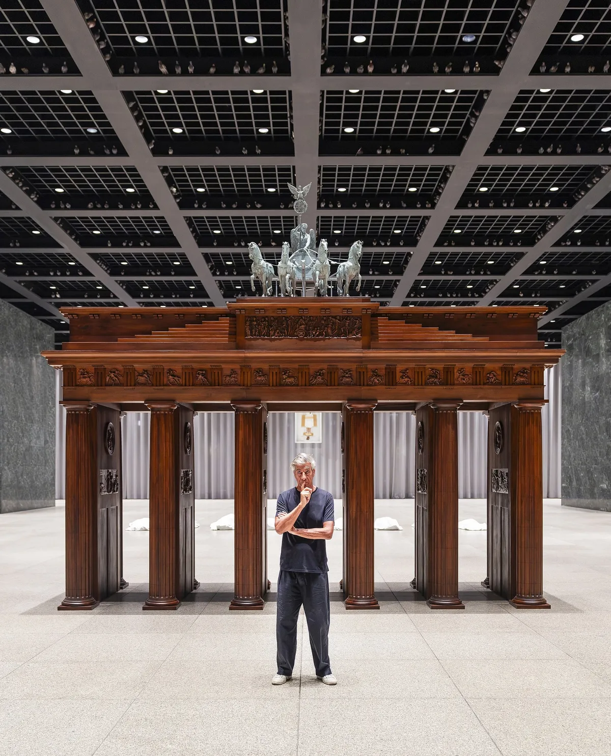 Maurizio Cattelan, el gran provocador del arte: “Si hubiera sabido que mis obras alcanzarían esos precios, habría guardado alguna para mí”