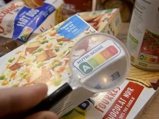 « 1 200 contrôles pour une boîte de lait infantile » : les industriels font-ils assez pour que l’on mange sainement ?