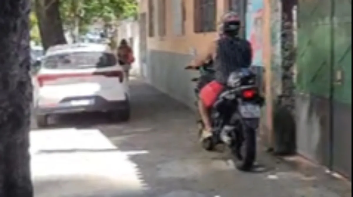 Moradores denunciam motos em alta velocidade pelas calçadas de Icaraí, em Niterói