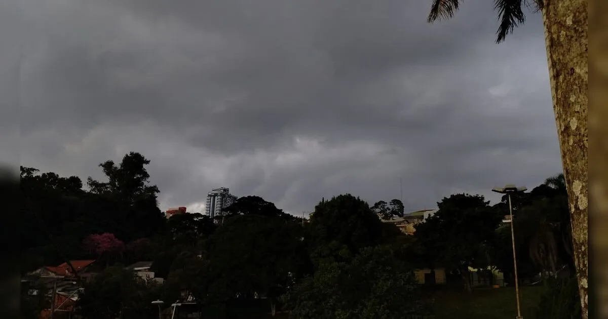 Frente fria traz risco de tempestades severas e queda de temperatura ao Paraná