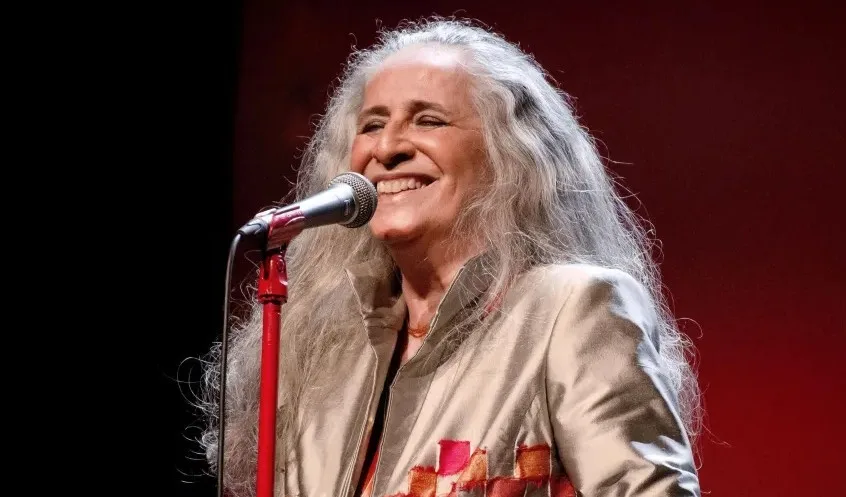 Maria Bethânia fala da sua experiência entre fé católica e candomblé